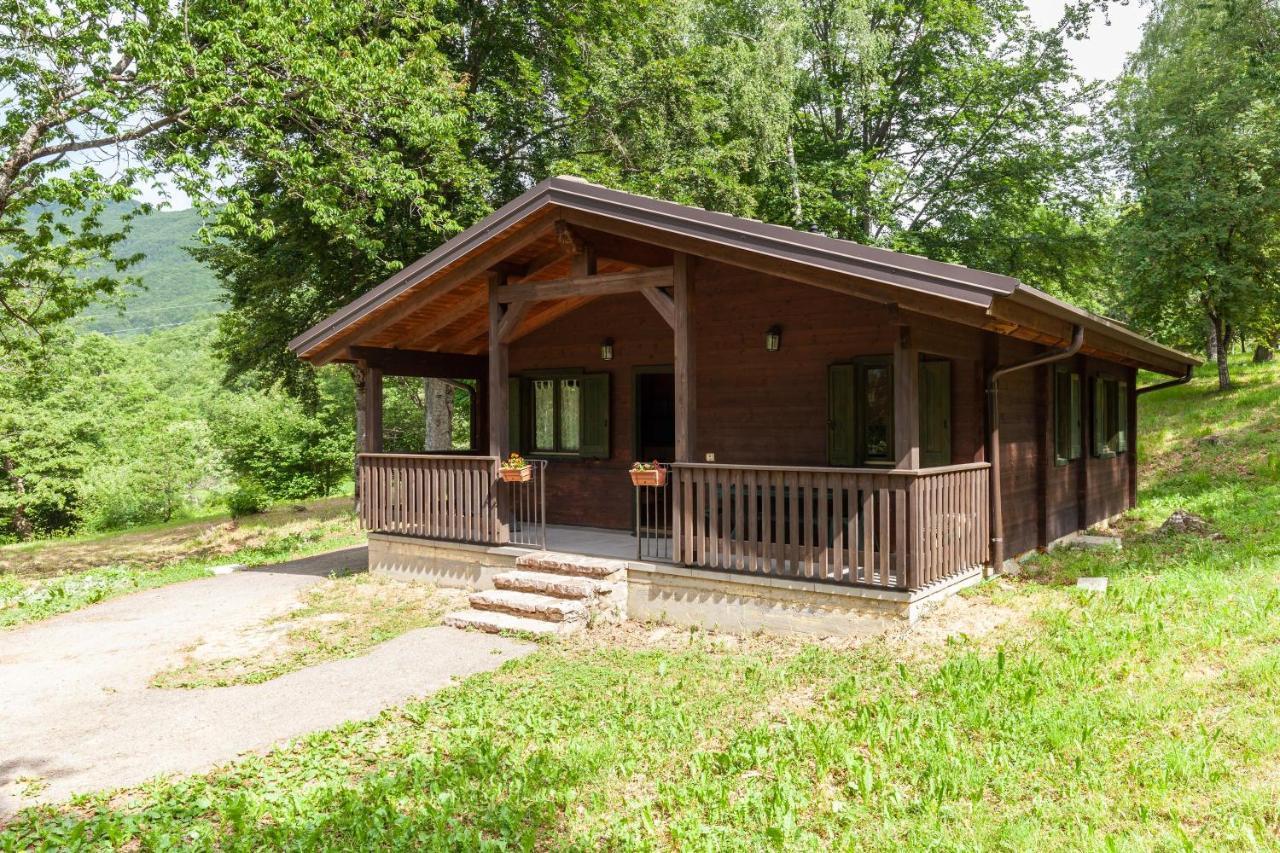 Villaggio Anemone - Chalet Anemone Capanne di Sillano エクステリア 写真